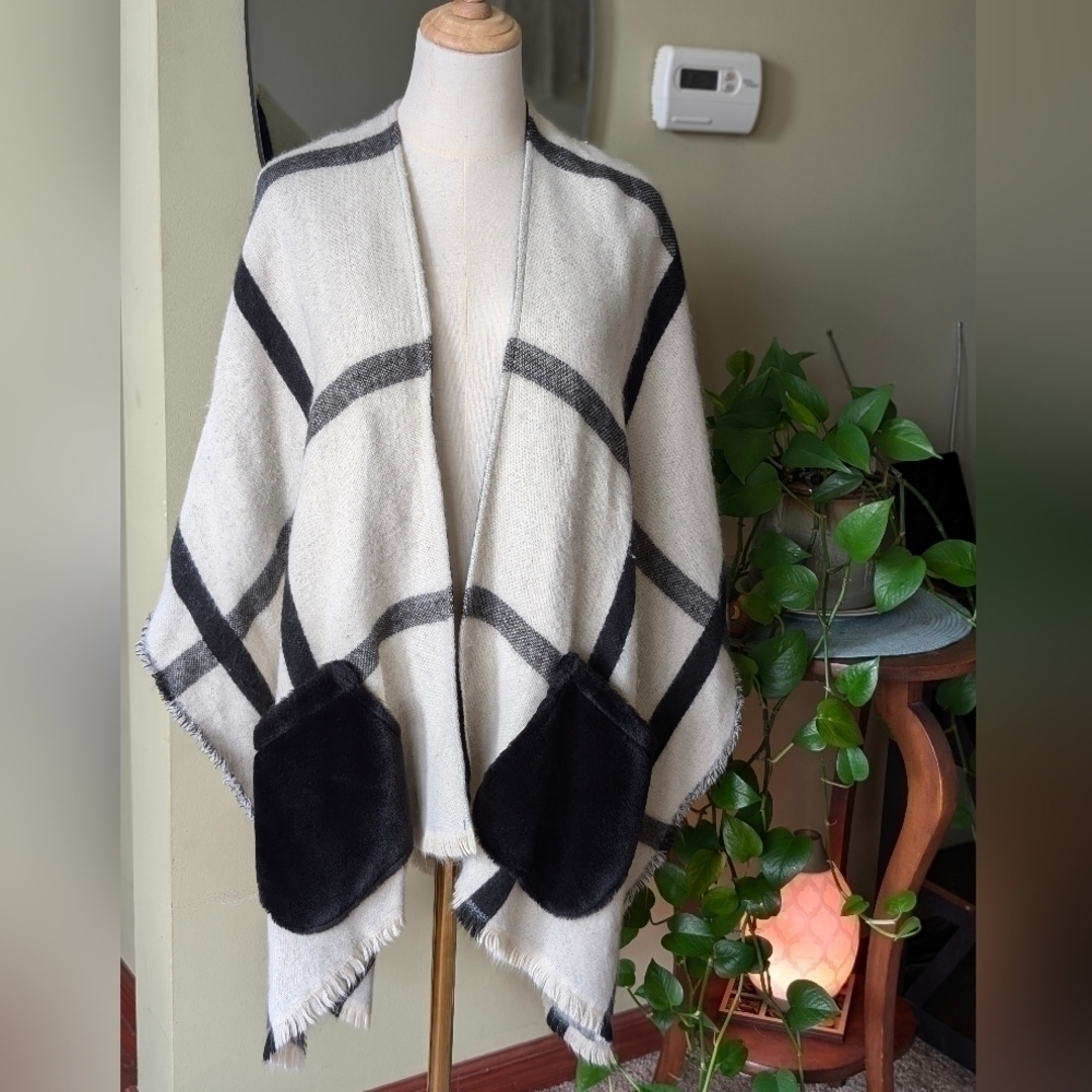 Marcus Adler Black & Cream Plaid Poncho Wrap Faux Fur OS
